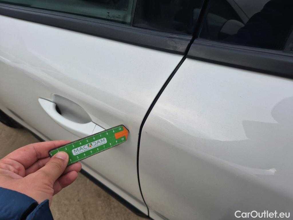  Peugeot  2008 PEUGEOT  / 2019 / 5P / todoterreno Active Pack BlueHDI 81kW (110CV) #13