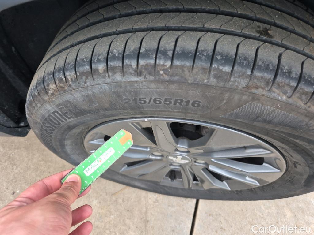  Peugeot  2008 PEUGEOT  / 2019 / 5P / todoterreno Active Pack BlueHDI 81kW (110CV) #9