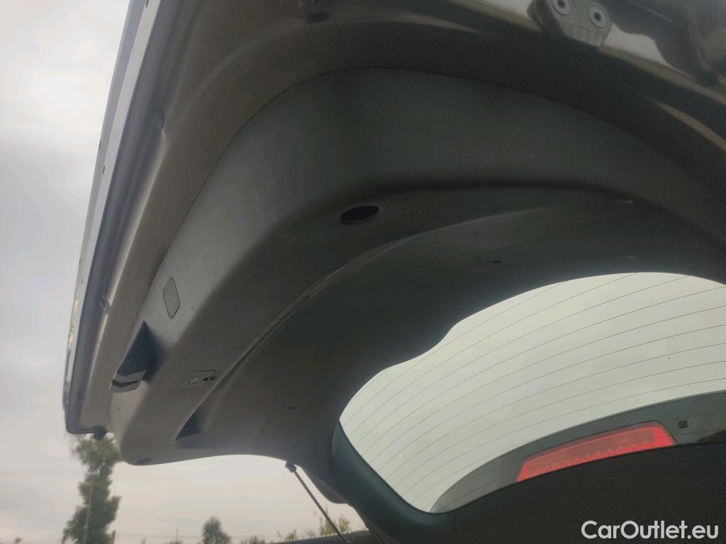  Hyundai  Tucson HYUNDAI  / 2018 / 5P / todoterreno 1.6 CRDI 85kW (116CV) 48V SLE 4X2(SP)(SL) #10