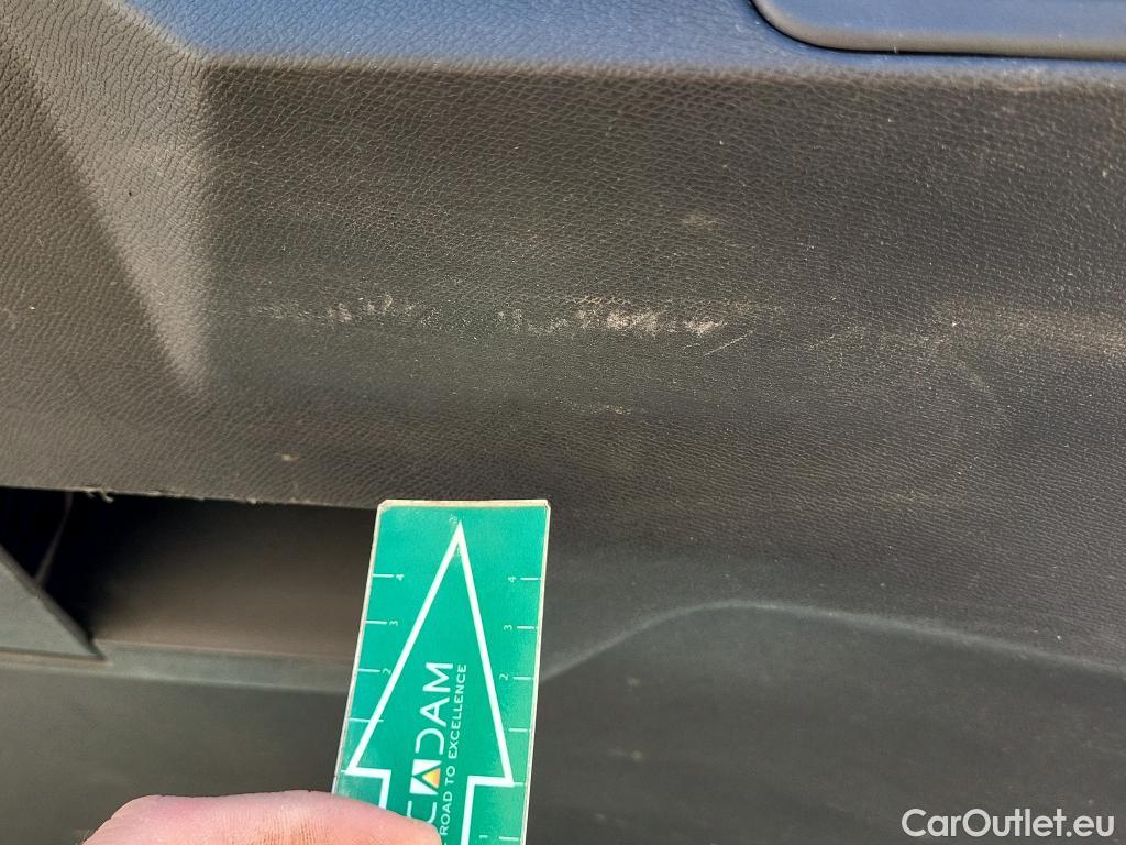  Peugeot  3008 PEUGEOT  / 2016 / 5P / todoterreno 1.5 BlueHDi 96kW (130CV) S&S Active EAT8 #4