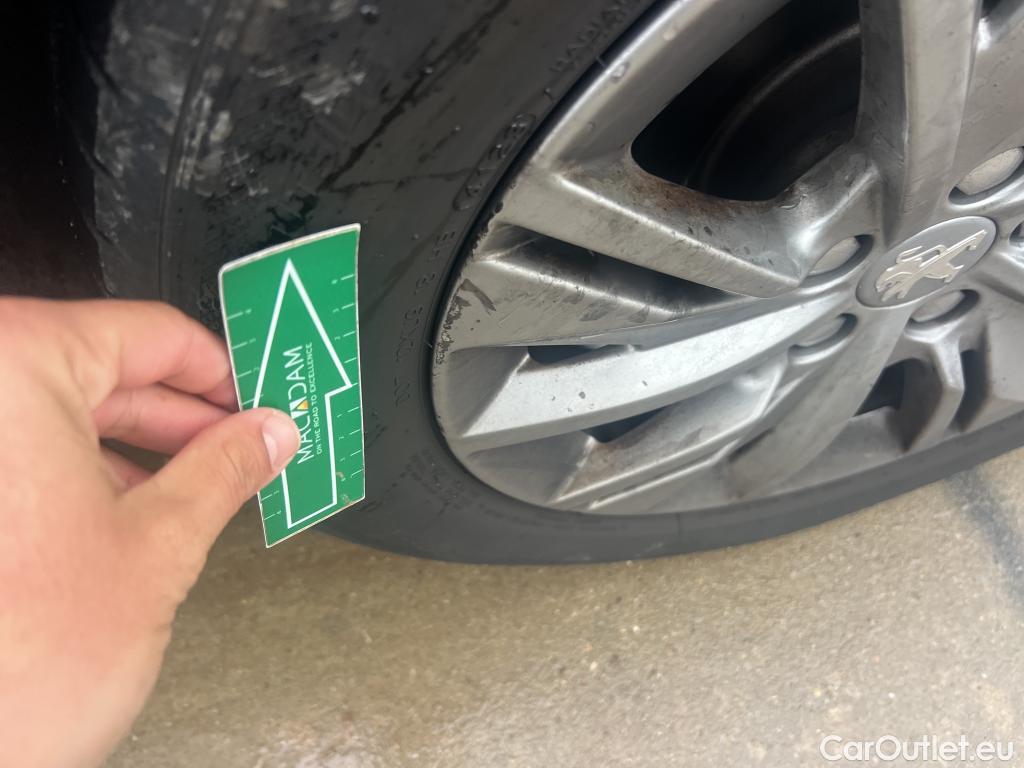  Peugeot  508 PEUGEOT  / 2018 / 5P / berlina con portón 5P Active Pack BlueHDi 130 S&S EAT8 (AC) #11