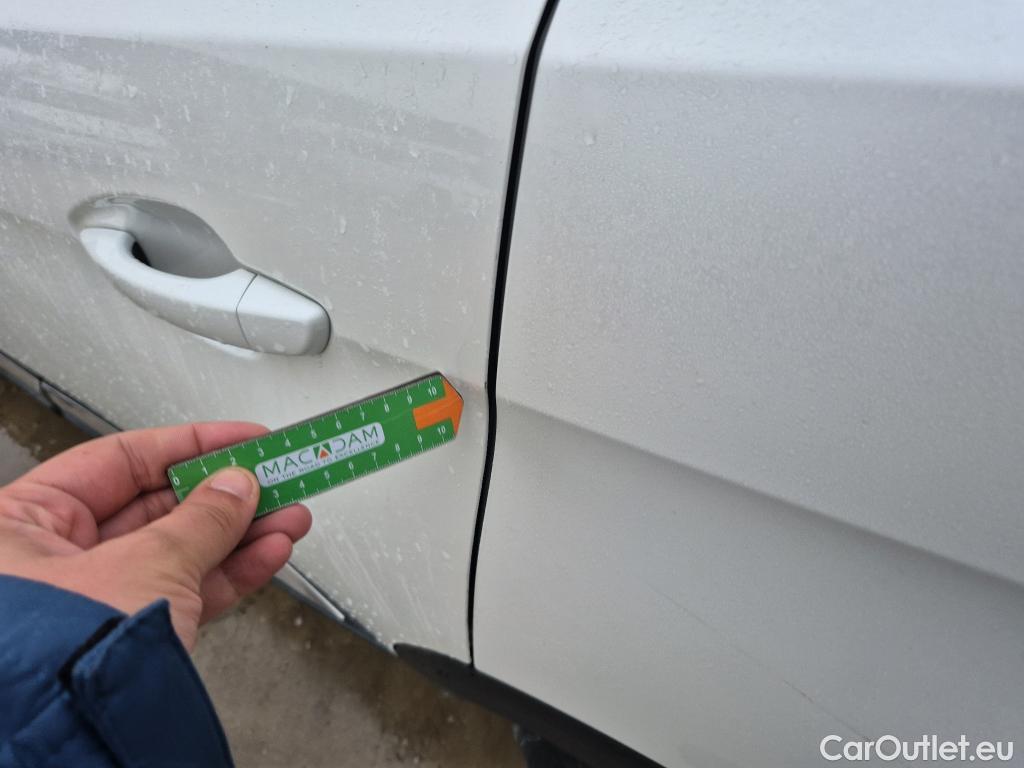  Peugeot  5008 PEUGEOT  / 2020 / 5P / todoterreno 1.5 BlueHDi 96kW S&S GT EAT8 #24