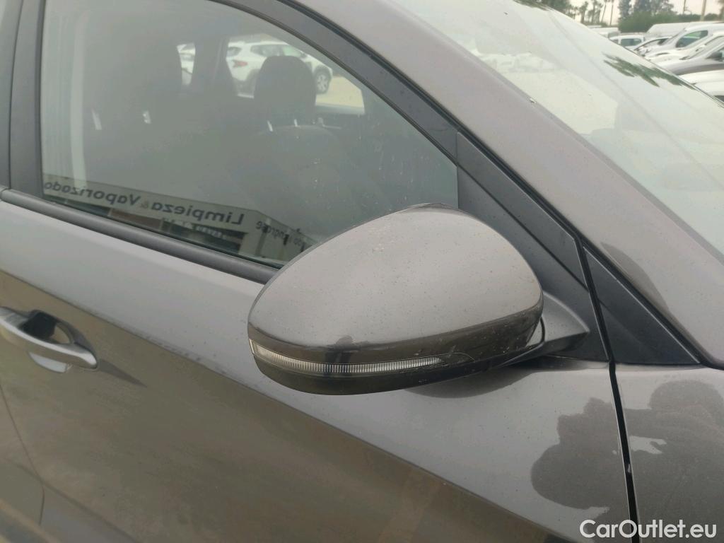  Hyundai  Tucson HYUNDAI  / 2018 / 5P / todoterreno 1.6 CRDI 85kW (116CV) 48V SLE 4X2(SP)(SL) #22