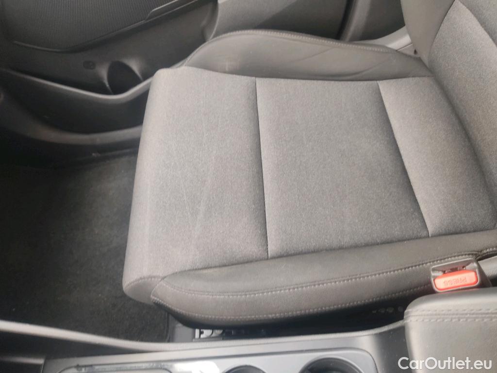  Hyundai  Tucson HYUNDAI  / 2018 / 5P / todoterreno 1.6 CRDI 85kW (116CV) 48V SLE 4X2(SP)(SL) #32