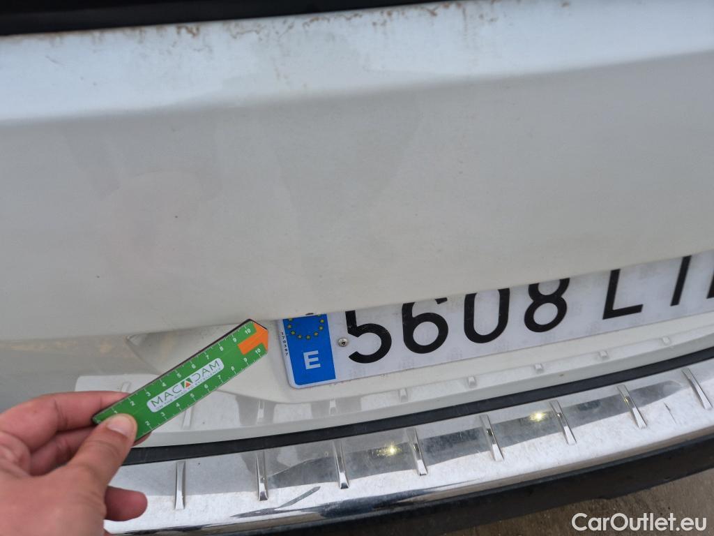  Peugeot  5008 PEUGEOT  / 2020 / 5P / todoterreno 1.5 BlueHDi 96kW S&S GT EAT8 #28