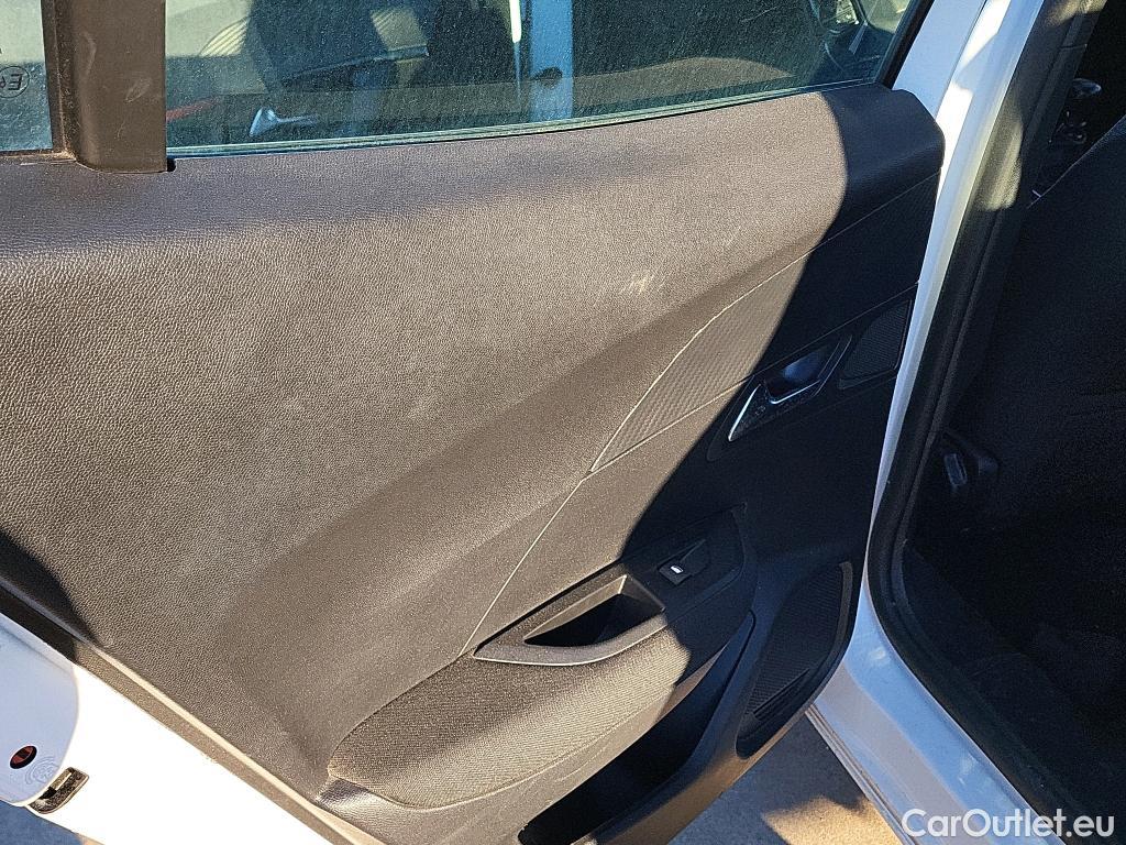  Peugeot  2008 PEUGEOT  / 2019 / 5P / todoterreno Active Pack Puretech 100 S&S BVM6 #23