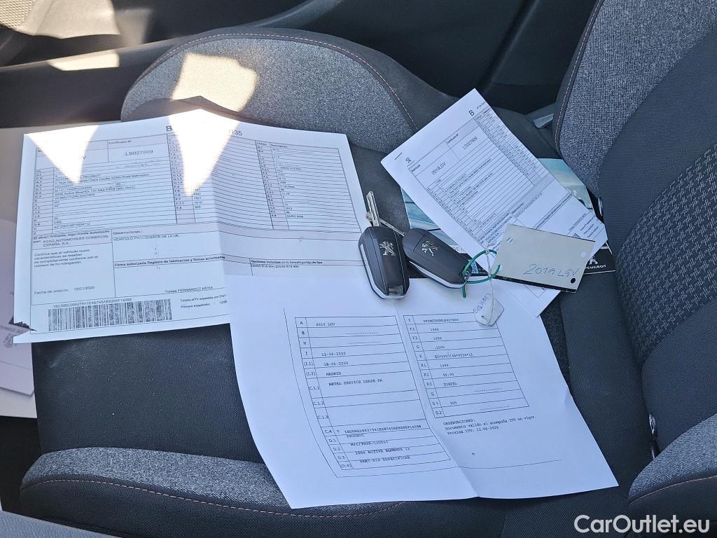  Peugeot  3008 PEUGEOT  / 2016 / 5P / todoterreno 1.5 BlueHDi 96kW (130CV) S&S Active EAT8 #6