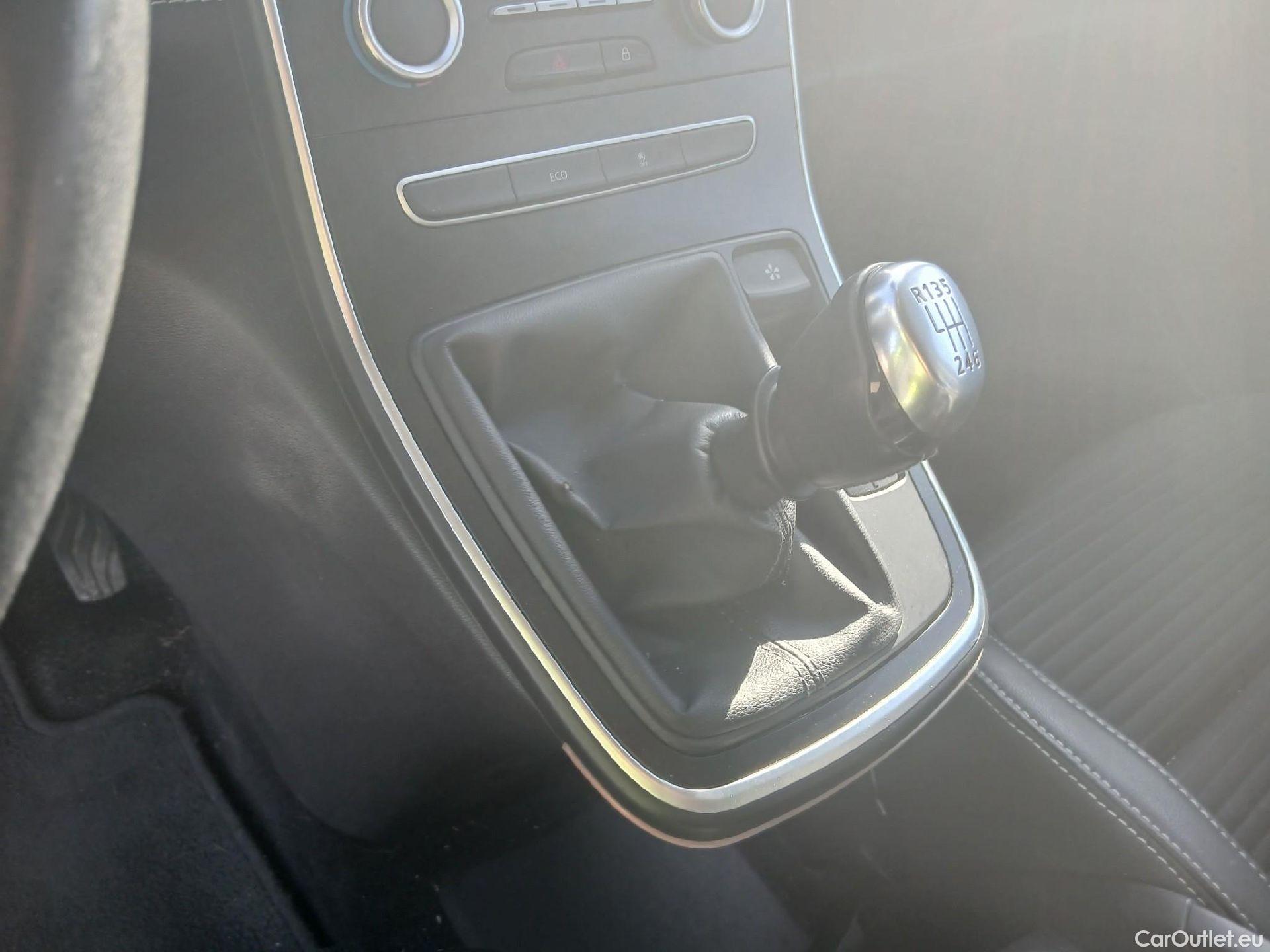  Renault  Scenic RENAULT Scénic / 2016 / 5P / monovolumen compacto Zen Energy dCi 96kW (130CV) #7