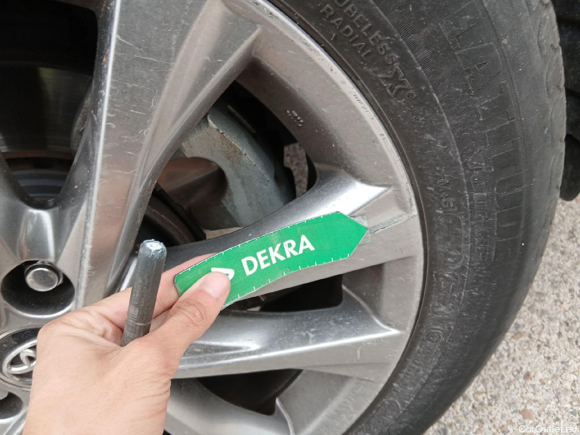  Toyota  RAV4 TOYOTA  / 2015 / 5P / todoterreno 2.5l hybrid 2WD Advance Pack Drive #35