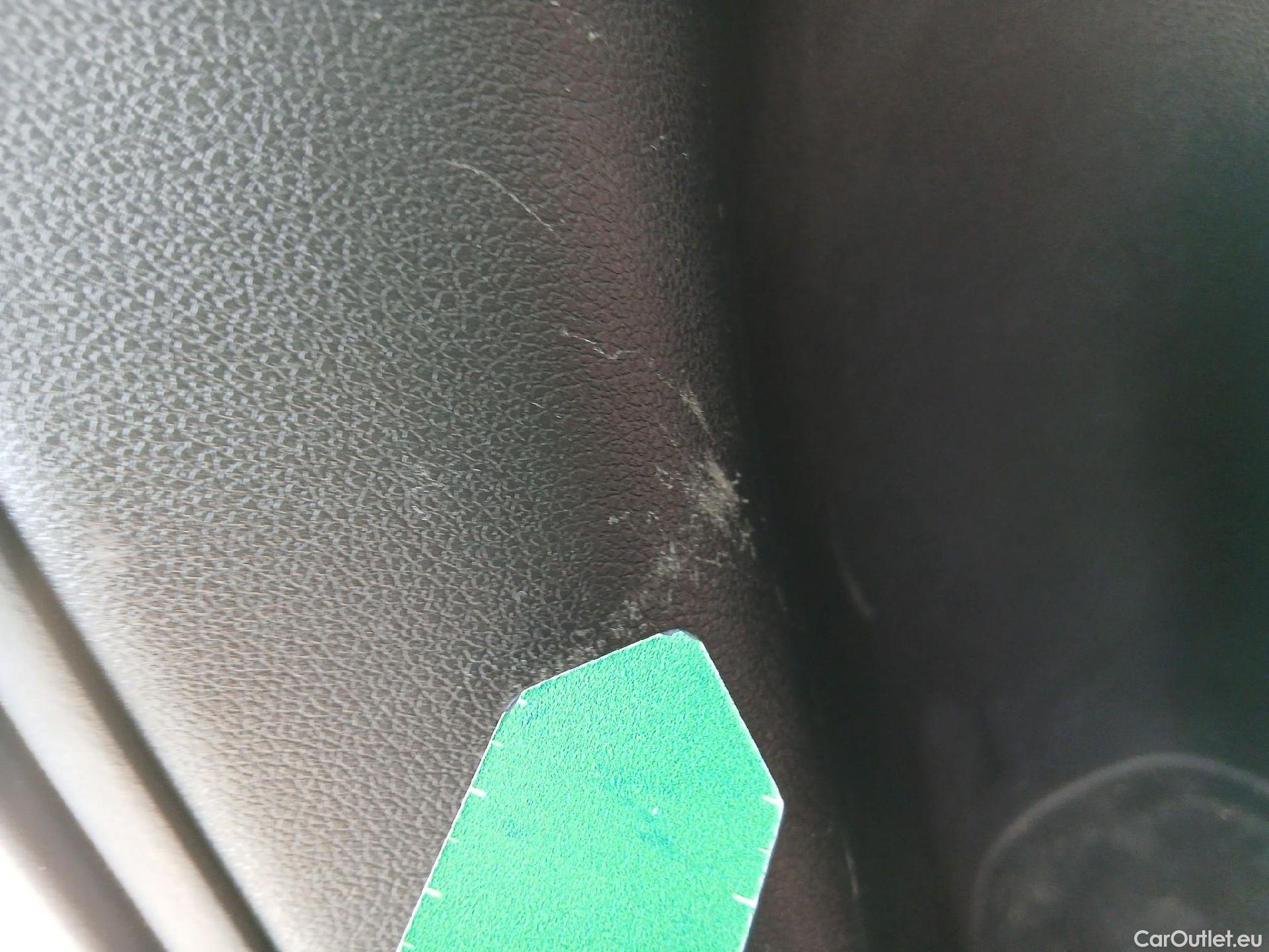  KIA  Niro KIA  / 2019 / 5P / crossover 1.6 GDi HEV 104kW (141CV) Drive #32