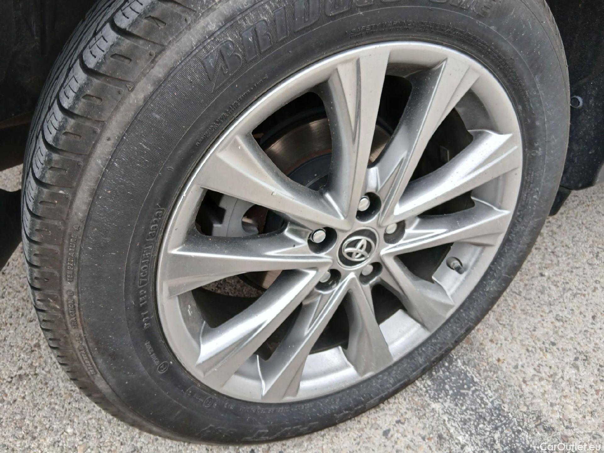  Toyota  RAV4 TOYOTA  / 2015 / 5P / todoterreno 2.5l hybrid 2WD Advance Pack Drive #28