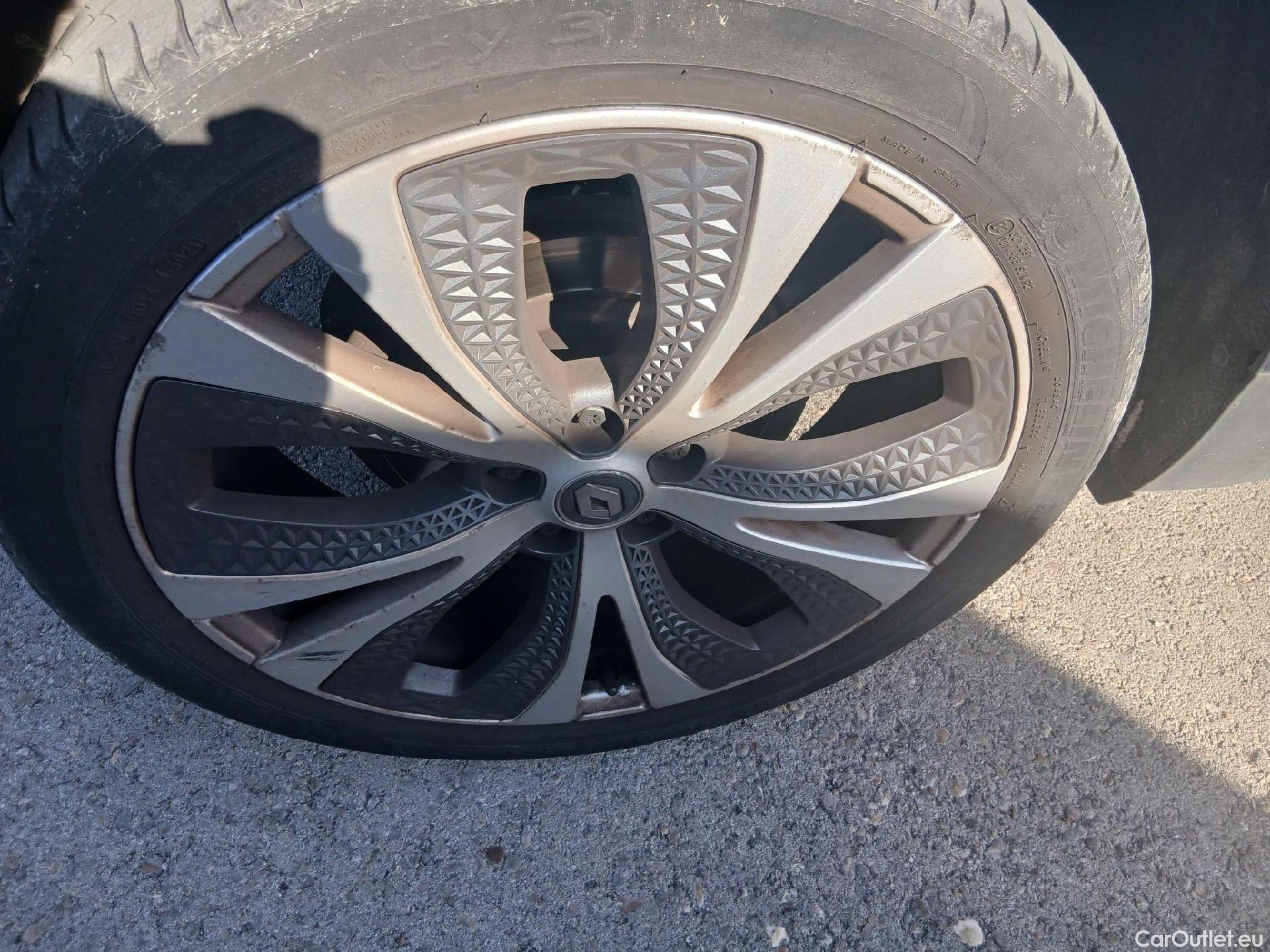  Renault  Scenic RENAULT Scénic / 2016 / 5P / monovolumen compacto Zen Energy dCi 96kW (130CV) #36