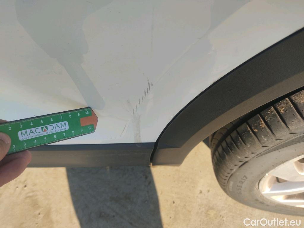  Volkswagen  T-ROC  Life 2.0 TDI 115CV MT6 E6d #16