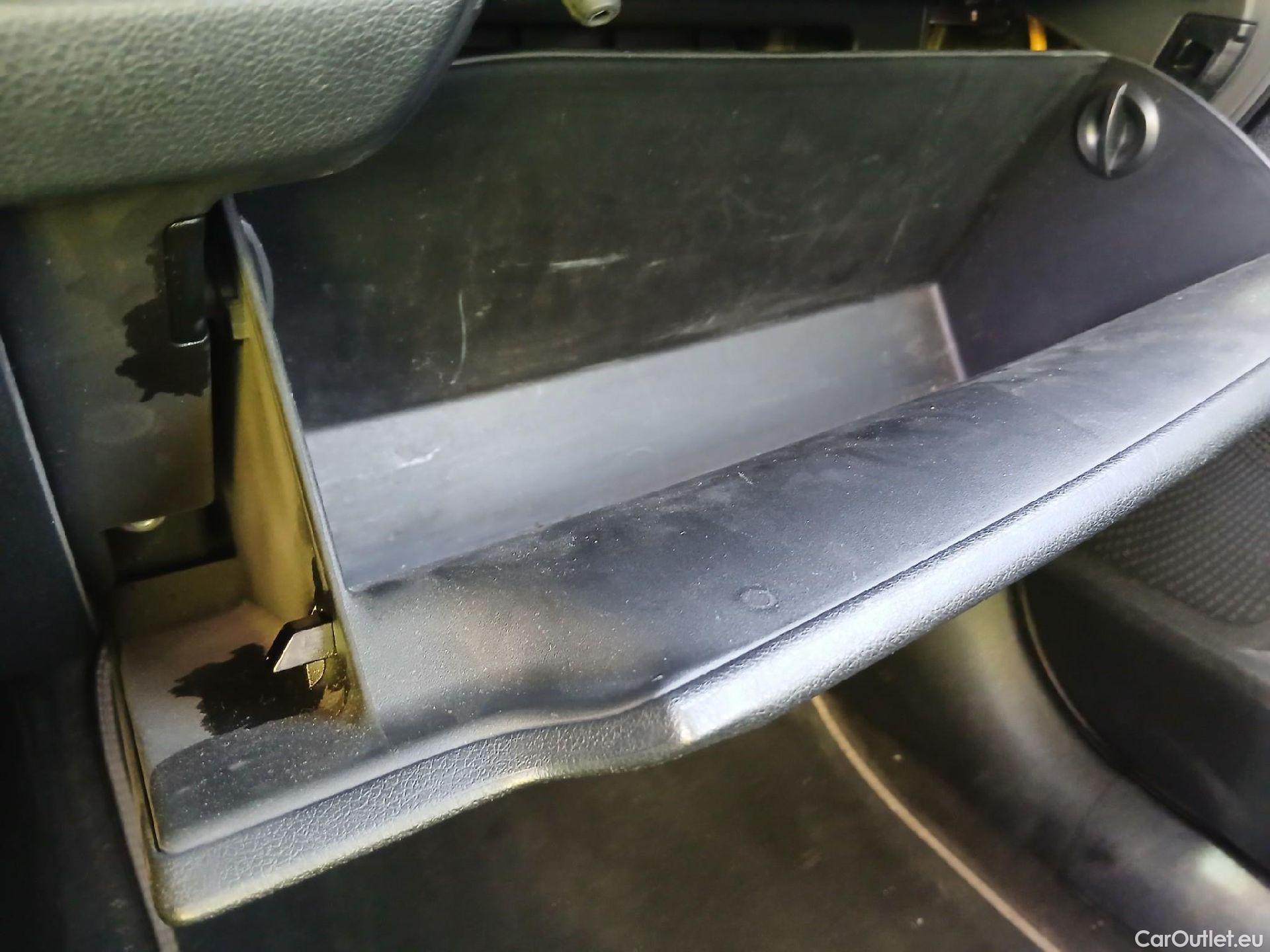  KIA  Niro KIA  / 2019 / 5P / crossover 1.6 GDi HEV 104kW (141CV) Drive #1