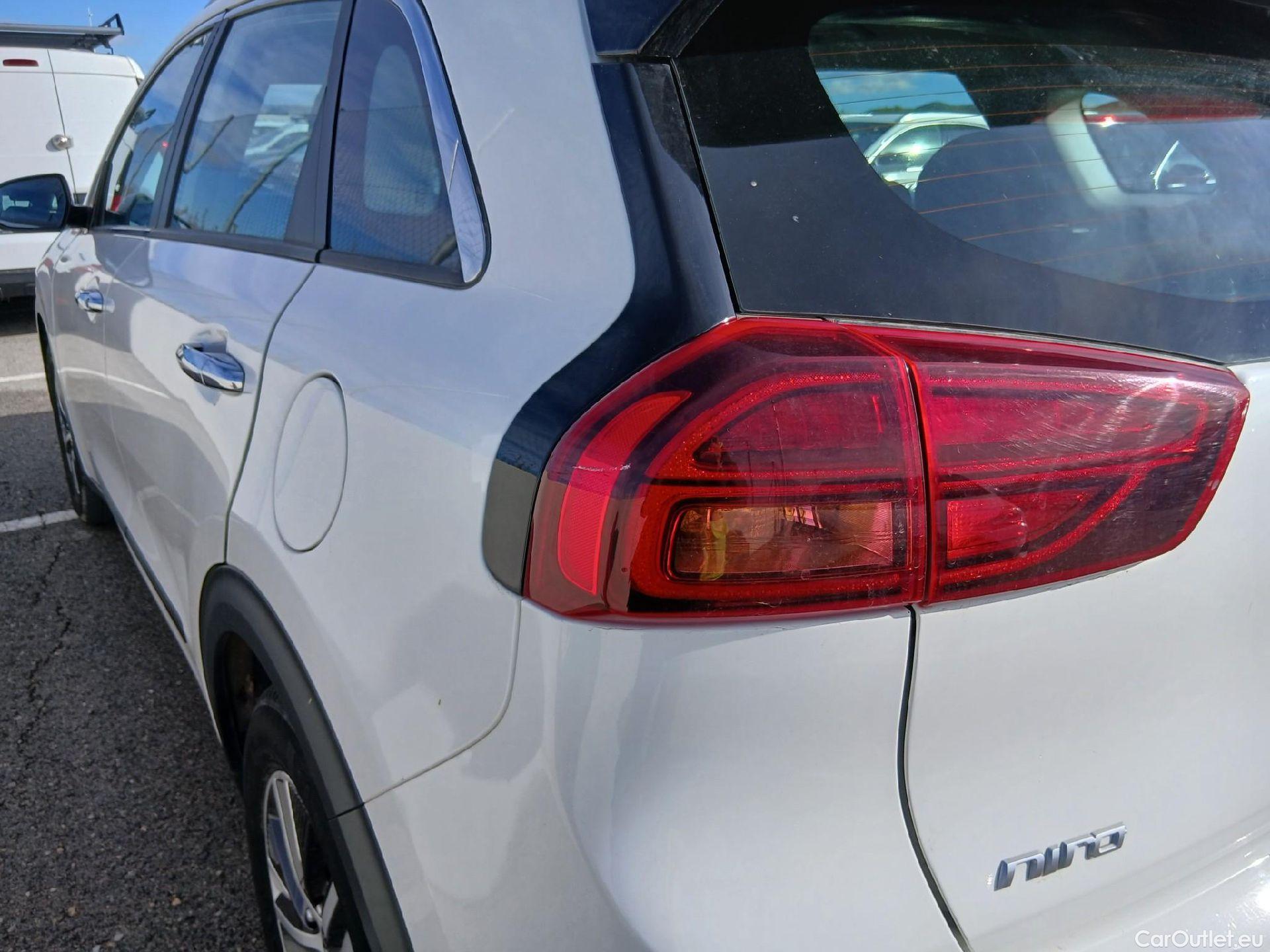  KIA  Niro KIA  / 2019 / 5P / crossover 1.6 GDi HEV 104kW (141CV) Drive #18