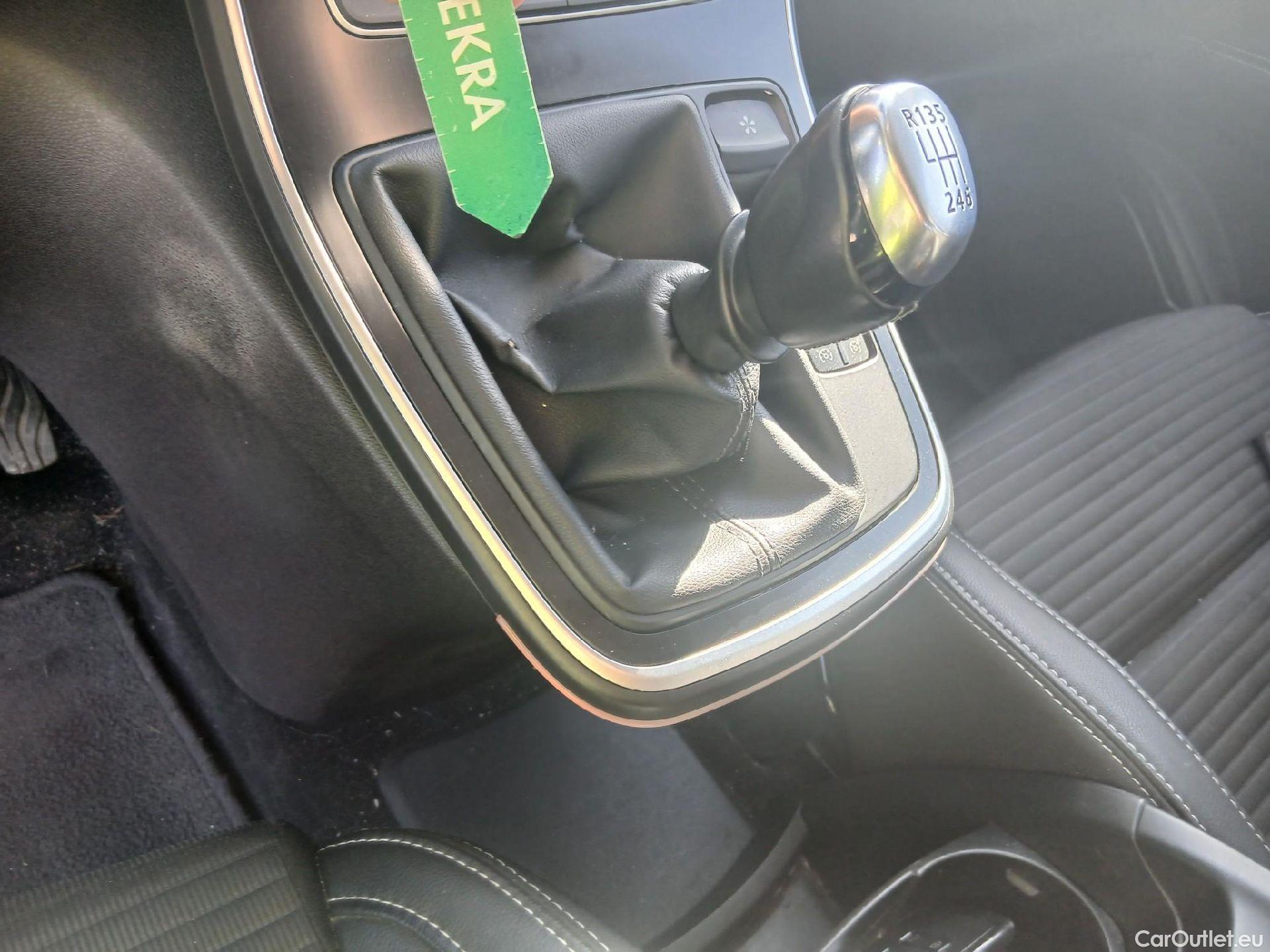  Renault  Scenic RENAULT Scénic / 2016 / 5P / monovolumen compacto Zen Energy dCi 96kW (130CV) #8