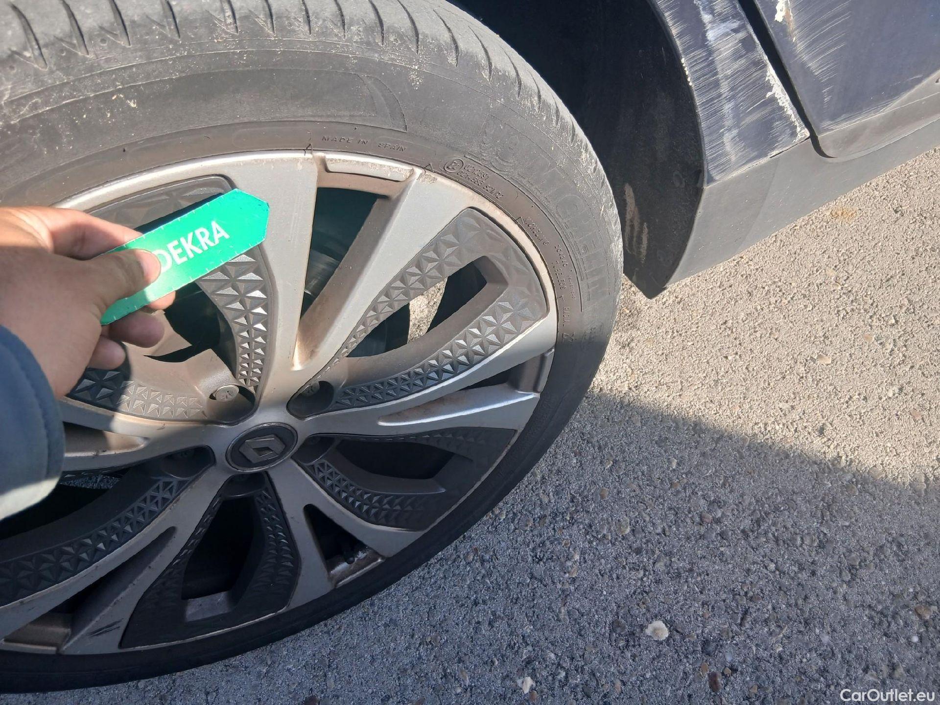  Renault  Scenic RENAULT Scénic / 2016 / 5P / monovolumen compacto Zen Energy dCi 96kW (130CV) #37