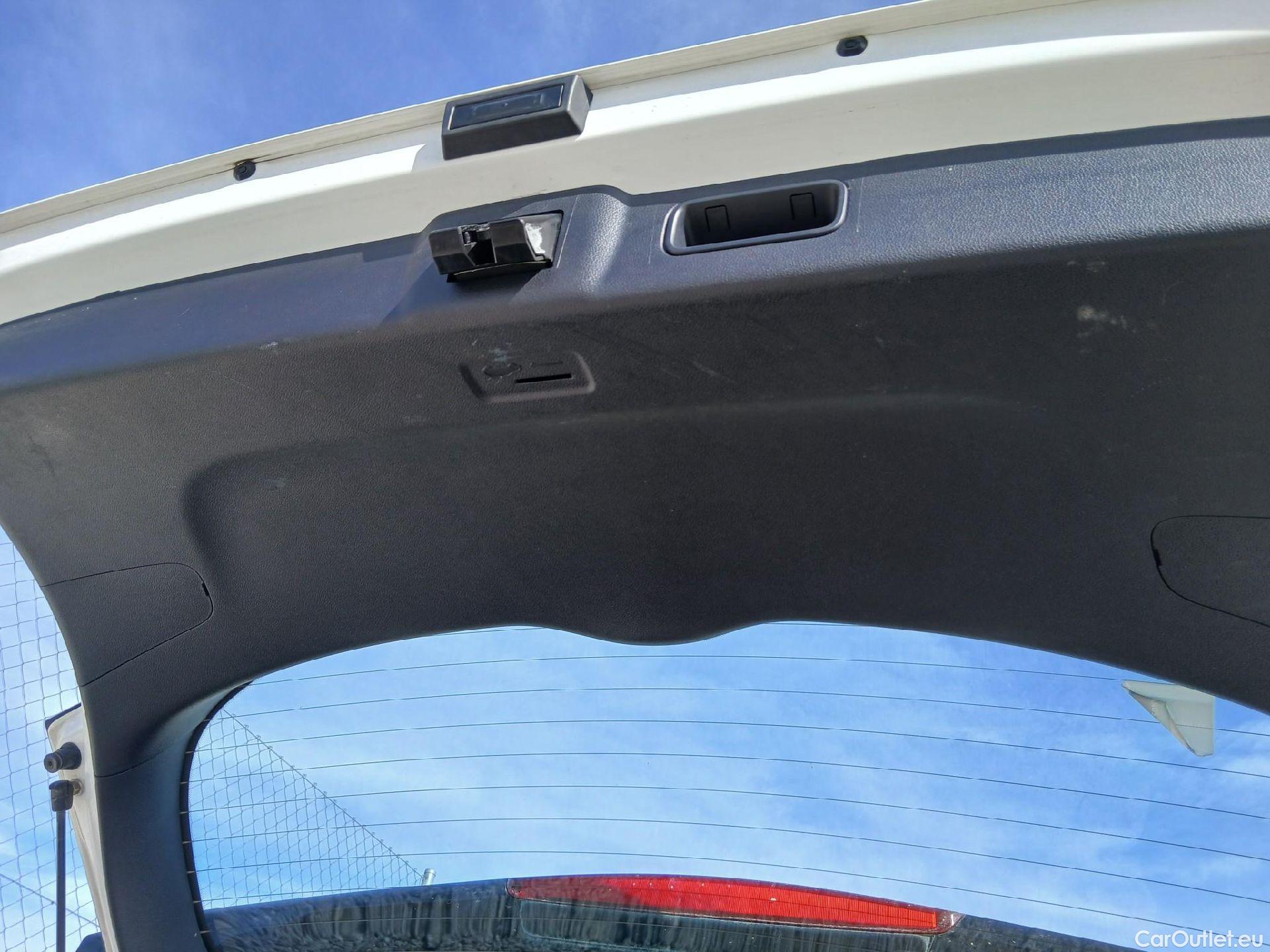  KIA  Niro KIA  / 2019 / 5P / crossover 1.6 GDi HEV 104kW (141CV) Drive #29