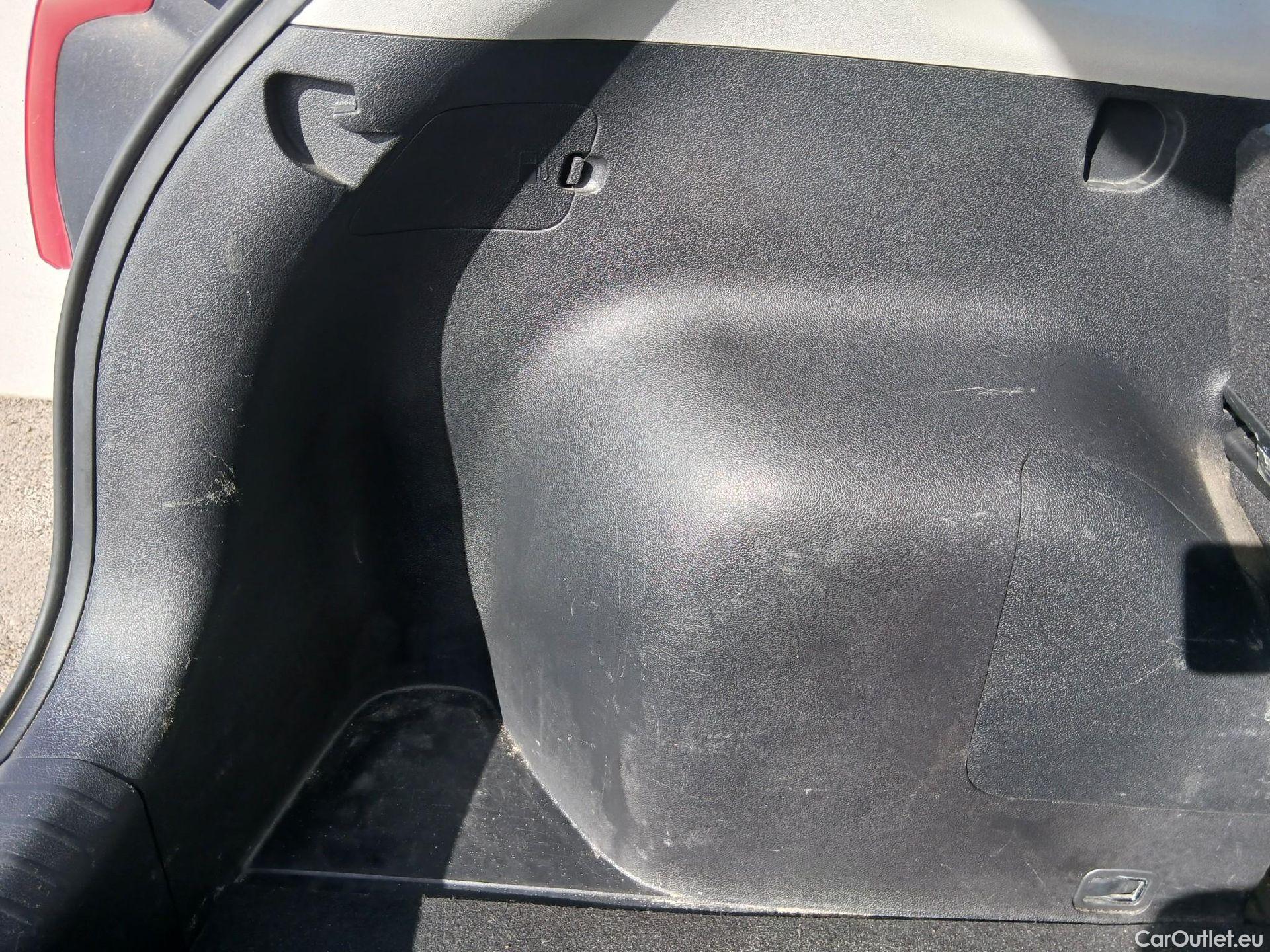  KIA  Niro KIA  / 2019 / 5P / crossover 1.6 GDi HEV 104kW (141CV) Drive #31