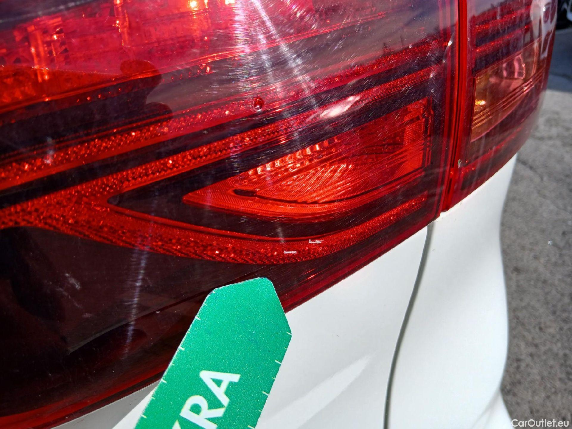  KIA  Niro KIA  / 2019 / 5P / crossover 1.6 GDi HEV 104kW (141CV) Drive #27