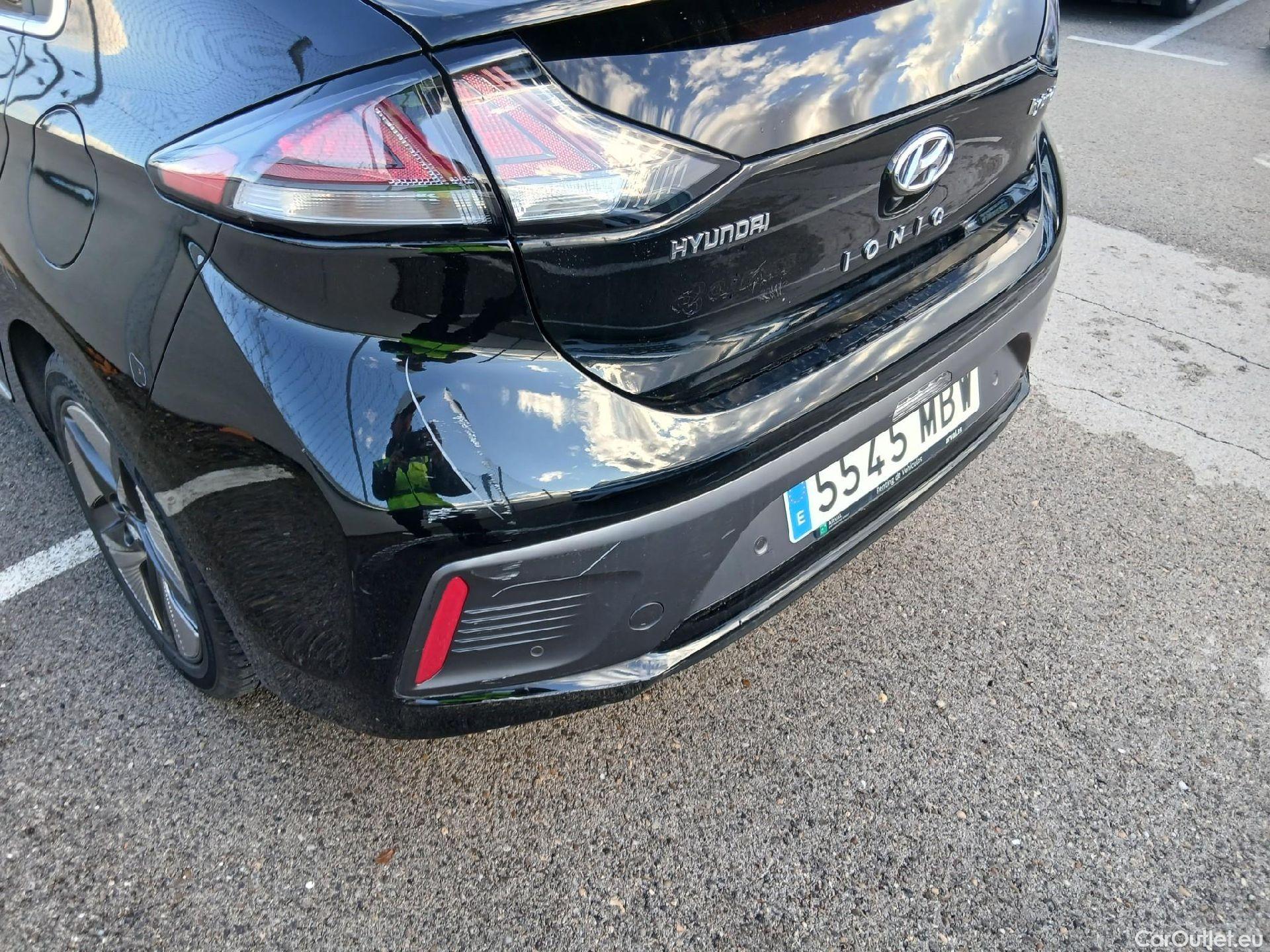  Hyundai   Ioniq HYUNDAI / 2019 / 5P / berlina con portón 1.6 GDI HEV Tecno DCT #24