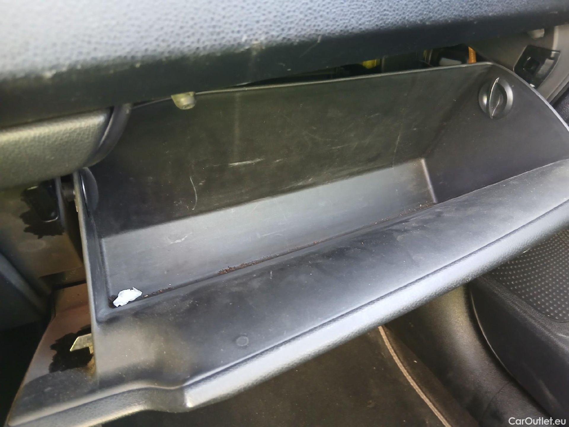  KIA  Niro KIA  / 2019 / 5P / crossover 1.6 GDi HEV 104kW (141CV) Drive #2