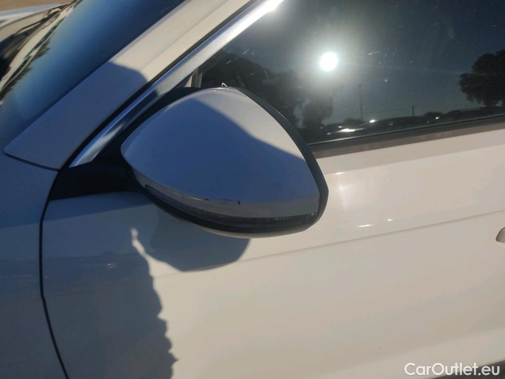  Volkswagen  T-ROC  Life 2.0 TDI 115CV MT6 E6d #40