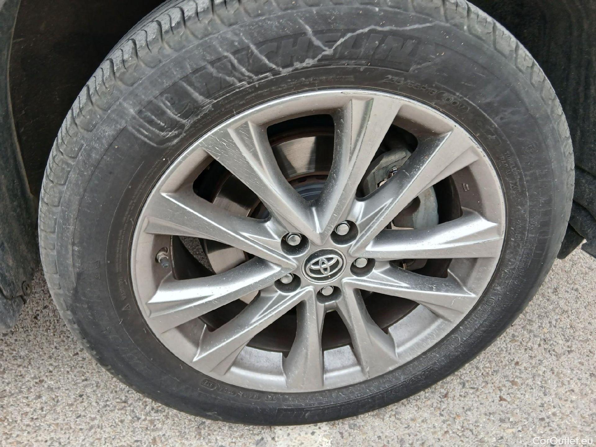  Toyota  RAV4 TOYOTA  / 2015 / 5P / todoterreno 2.5l hybrid 2WD Advance Pack Drive #36