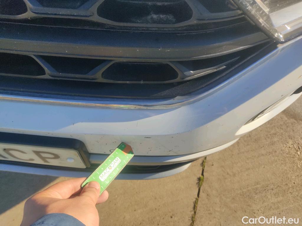  Volkswagen  T-ROC  Life 2.0 TDI 115CV MT6 E6d #19