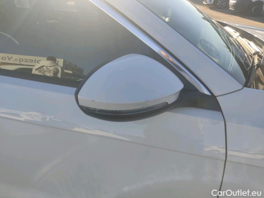  Volkswagen  T-ROC  Life 2.0 TDI 115CV MT6 E6d #33