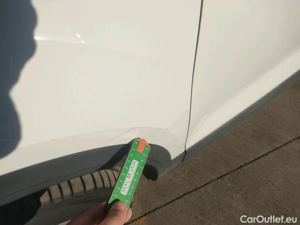  Volkswagen  T-ROC  Life 2.0 TDI 115CV MT6 E6d #38