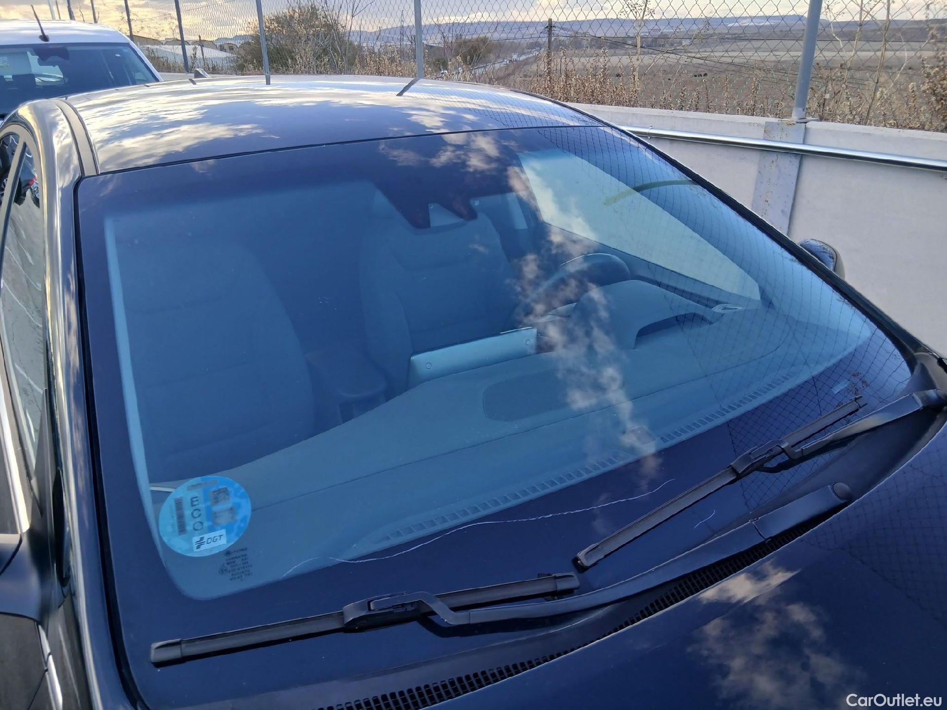  Hyundai   Ioniq HYUNDAI / 2019 / 5P / berlina con portón 1.6 GDI HEV Tecno DCT #3