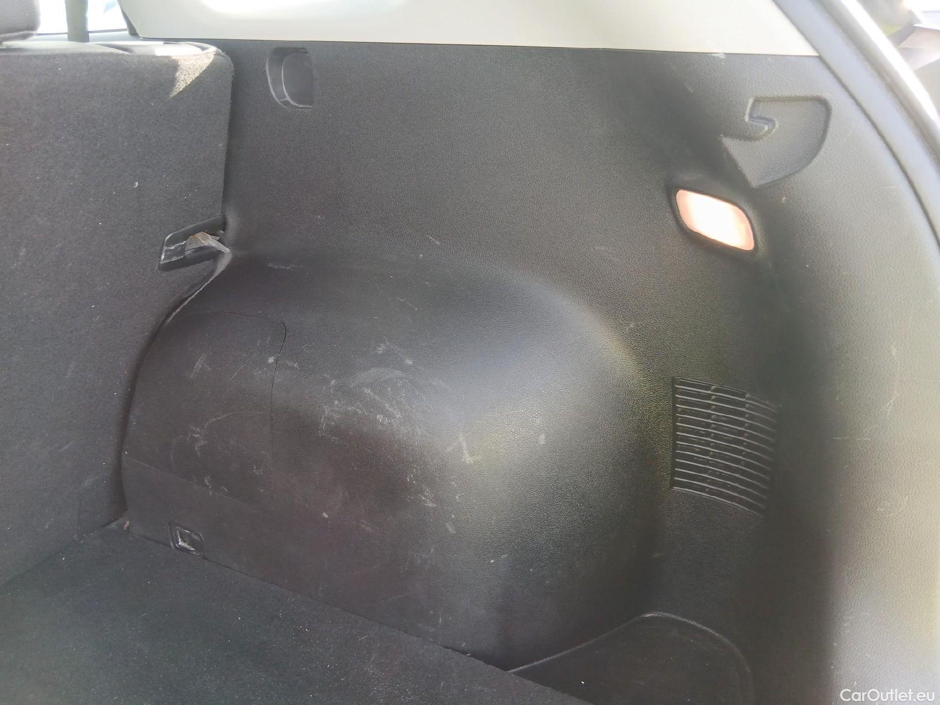  KIA  Niro KIA  / 2019 / 5P / crossover 1.6 GDi HEV 104kW (141CV) Drive #34