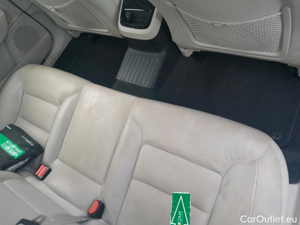  Volvo  S90 VOLVO  / 2016 / 4P / sedán 2.0 T8 Twin AWD Business Plus Auto #9