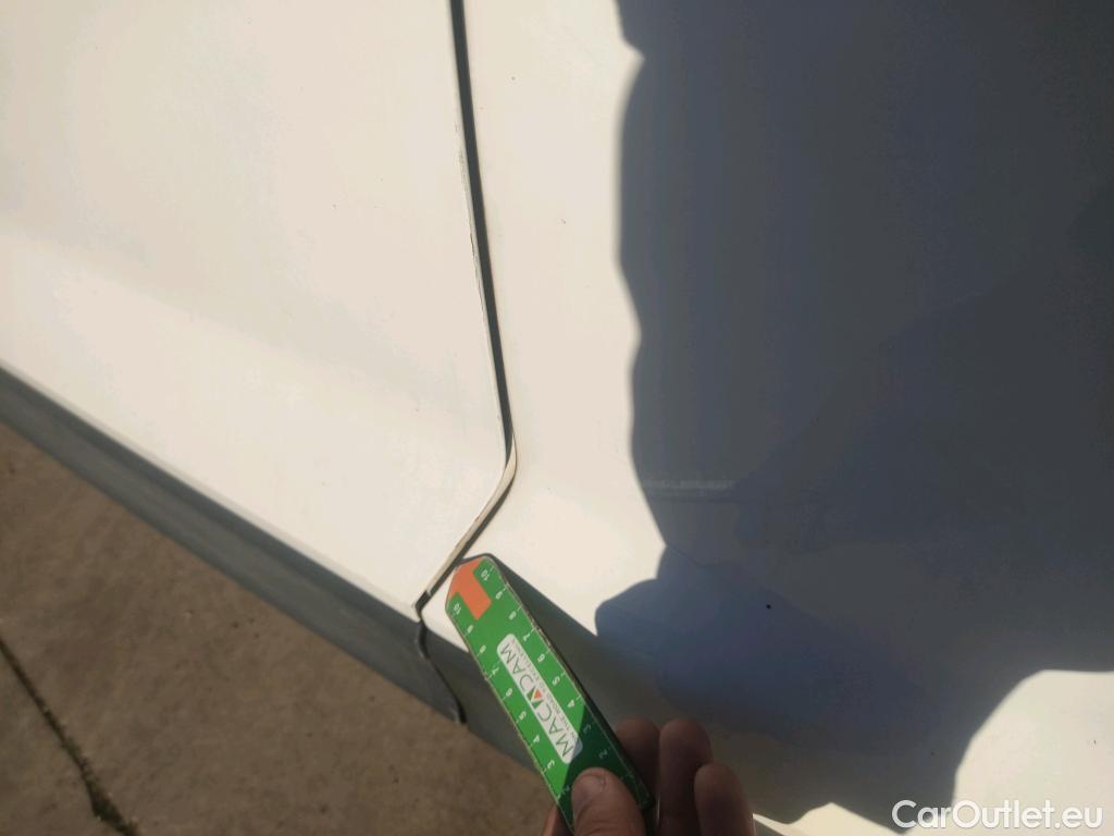  Volkswagen  T-ROC  Life 2.0 TDI 115CV MT6 E6d #11