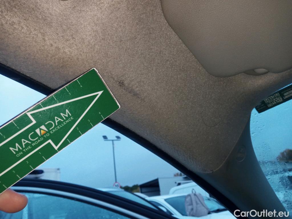  Toyota  Yaris TOYOTA  / 2020 / 5P / berlina con portón 1.5 120H Business Plus #4