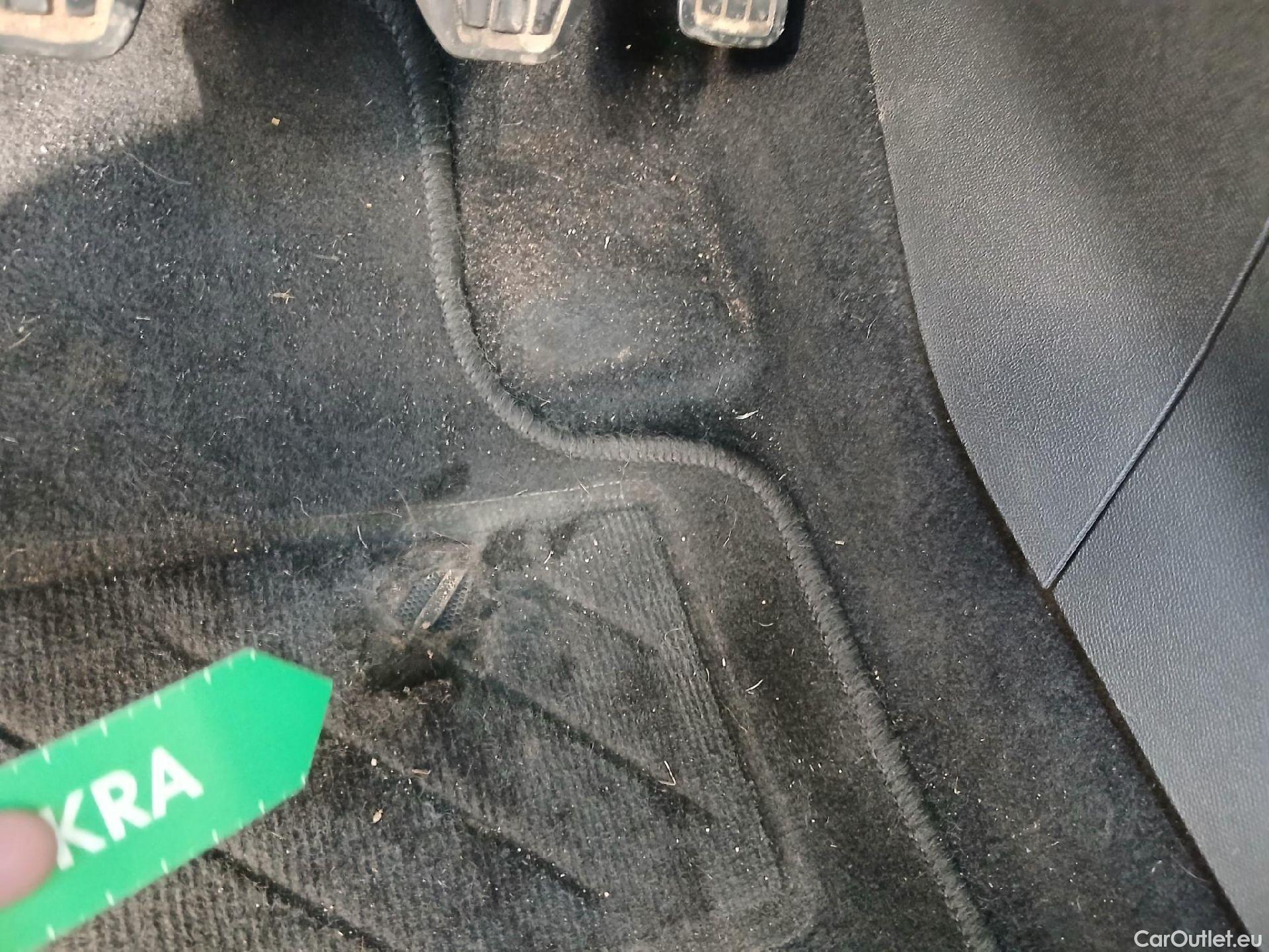  Peugeot  5008 PEUGEOT  / 2020 / 5P / todoterreno 1.5 BlueHDi 96kW (130CV) S&S Allure #4