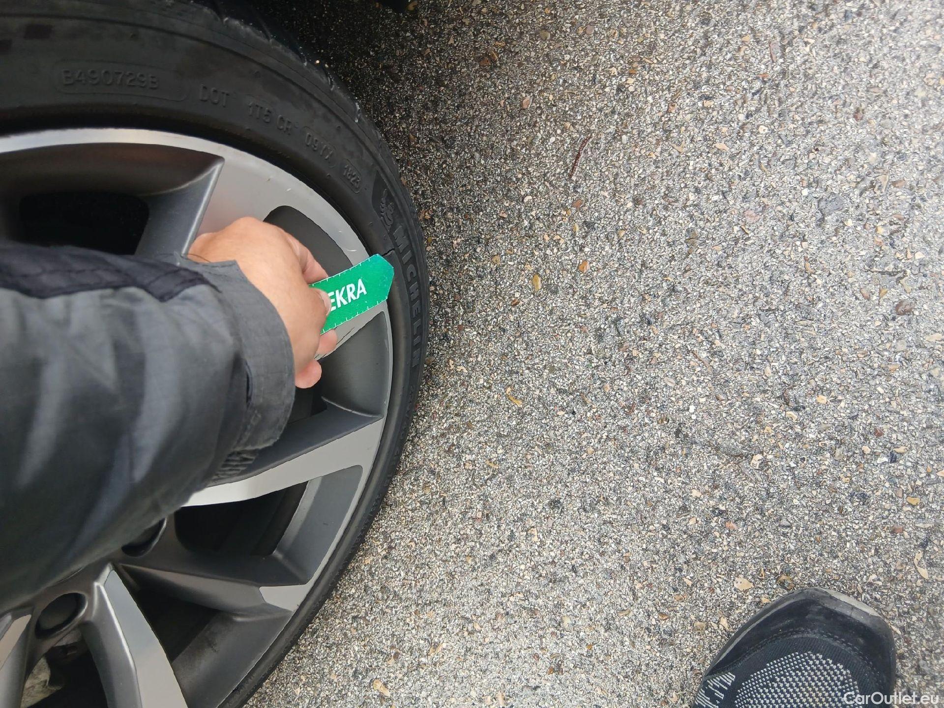  Land Rover  Discovery SEAT Nuevo León / 2020 / 5P / berlina con portón 1.4 e-Hybrid DSG-6 S&S FR Go XL(SP) #10