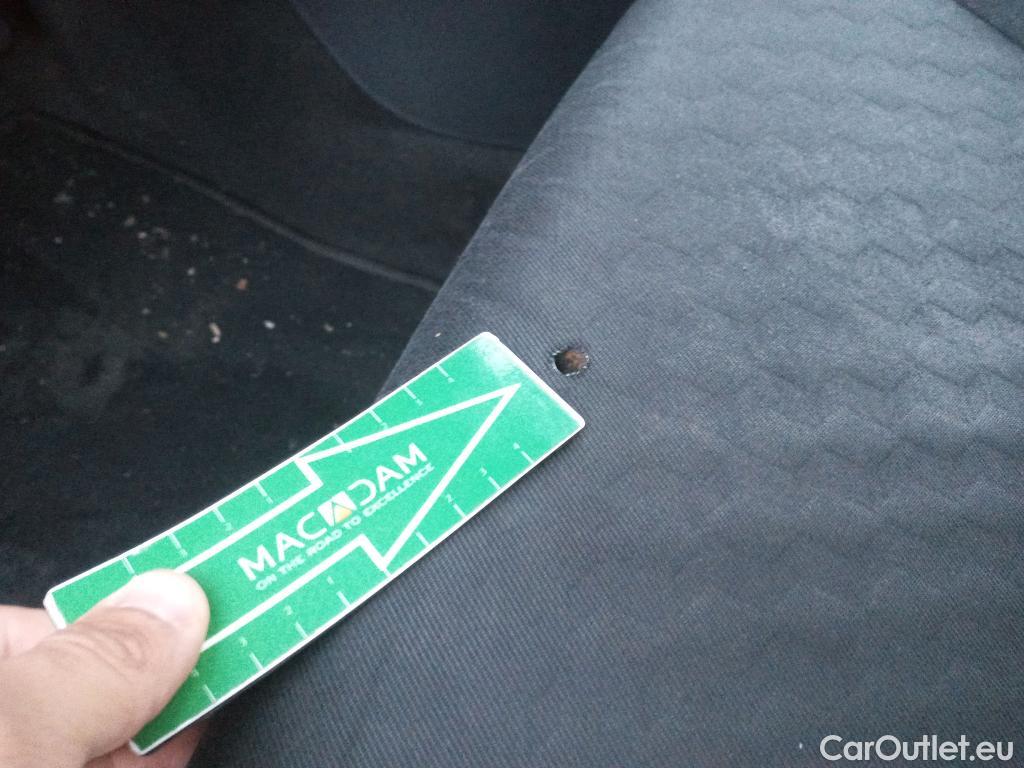  Toyota  Yaris TOYOTA  / 2020 / 5P / berlina con portón 1.5 120H Business Plus #11