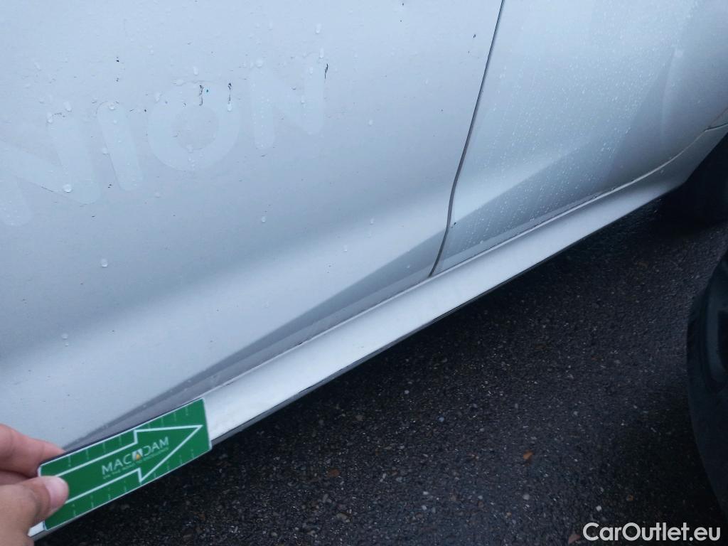  Toyota  Yaris TOYOTA  / 2020 / 5P / berlina con portón 1.5 120H Business Plus #32