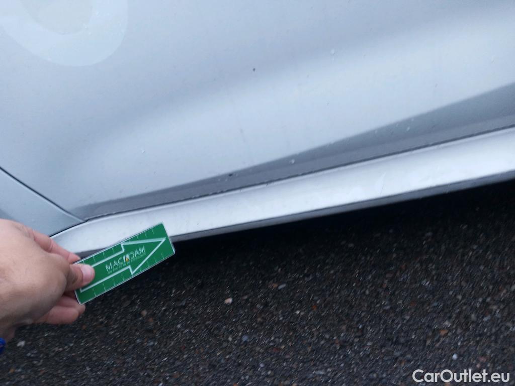  Toyota  Yaris TOYOTA  / 2020 / 5P / berlina con portón 1.5 120H Business Plus #31