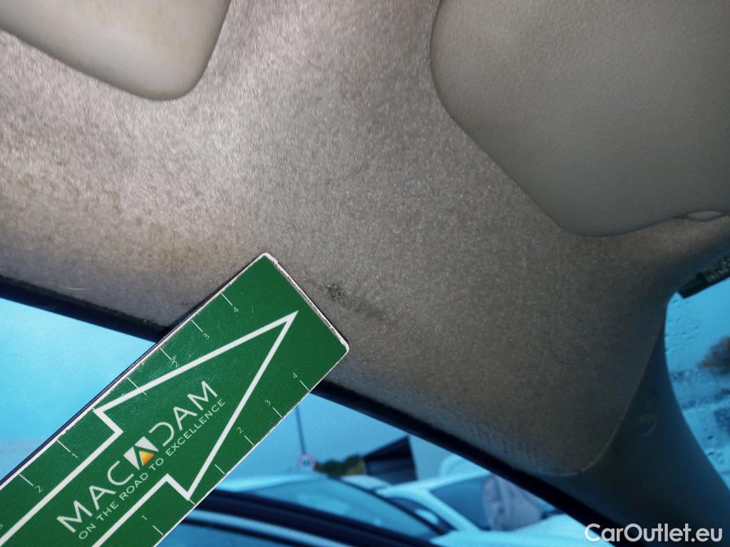  Toyota  Yaris TOYOTA  / 2020 / 5P / berlina con portón 1.5 120H Business Plus #3