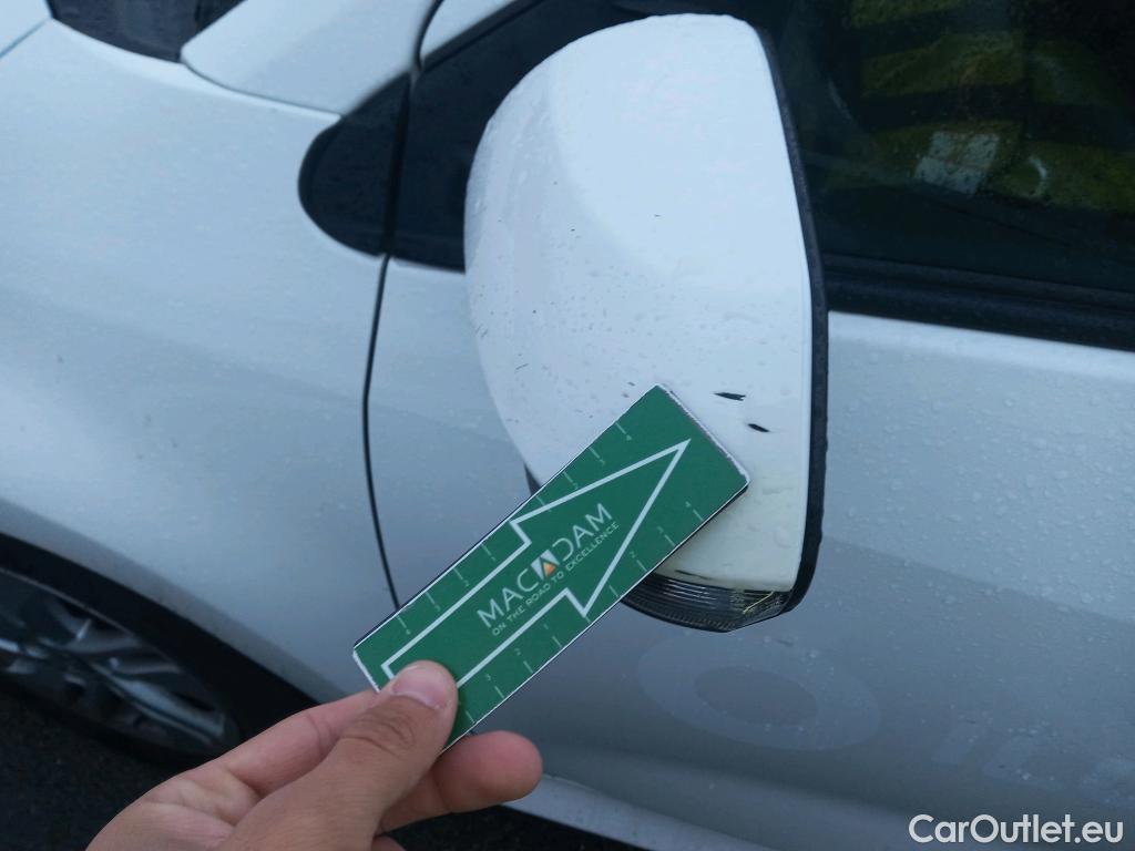  Toyota  Yaris TOYOTA  / 2020 / 5P / berlina con portón 1.5 120H Business Plus #44