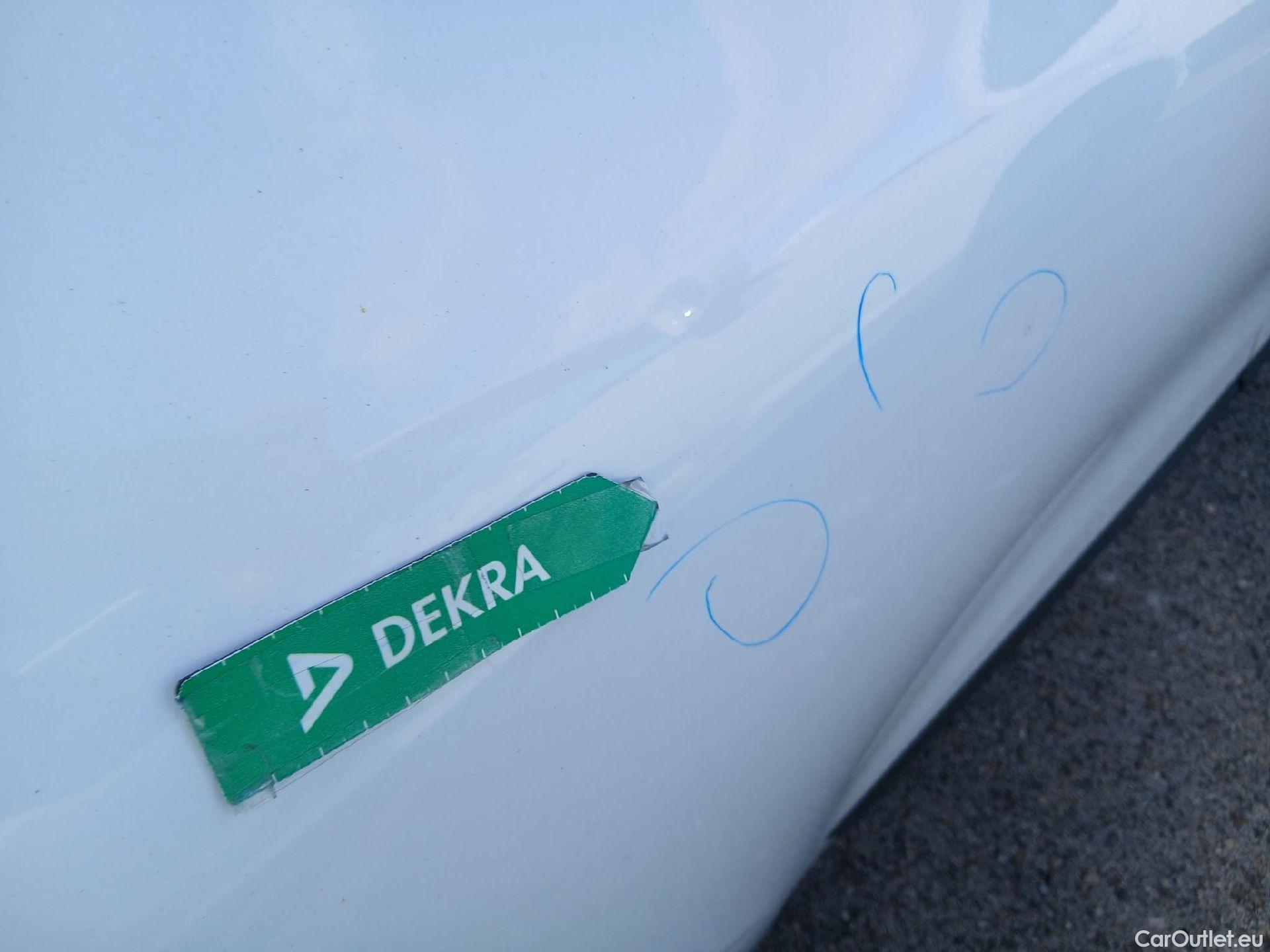  Renault  Clio RENAULT  / 2019 / 5P / berlina con portón Business Blue dCi 63 kW (85CV) #16