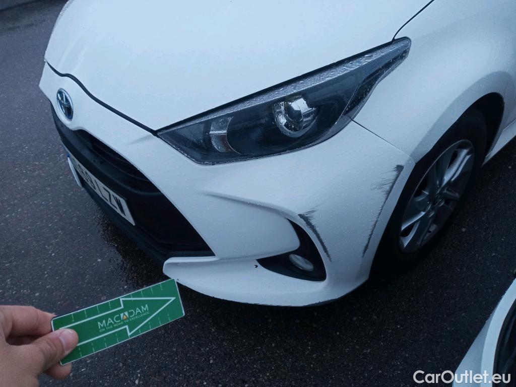  Toyota  Yaris TOYOTA  / 2020 / 5P / berlina con portón 1.5 120H Business Plus #38