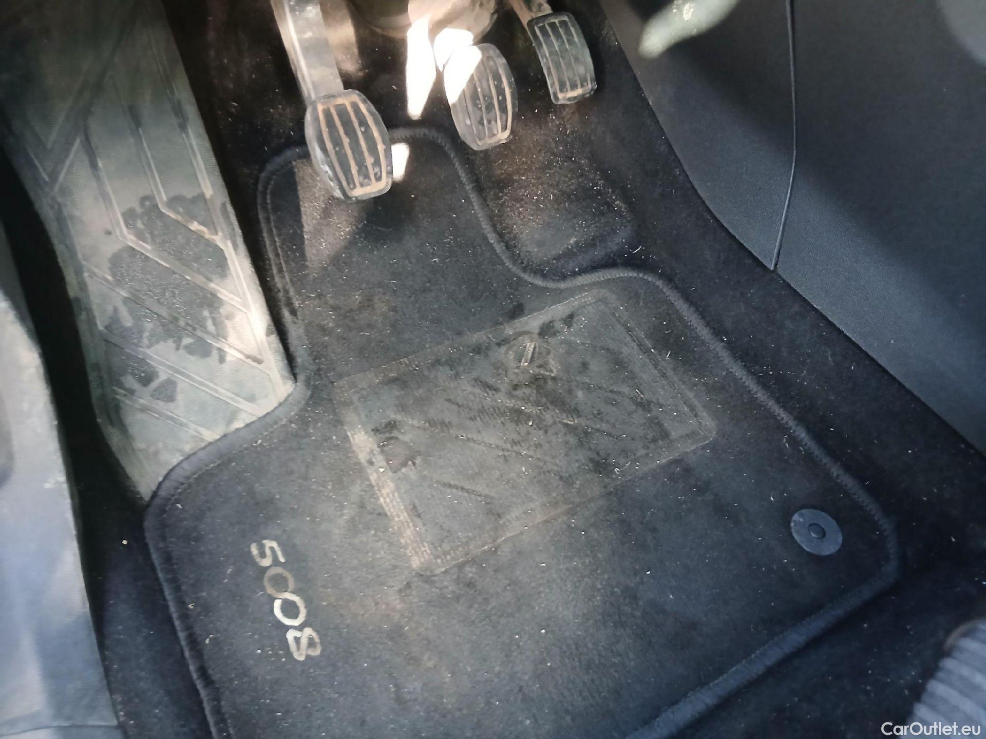  Peugeot  5008 PEUGEOT  / 2020 / 5P / todoterreno 1.5 BlueHDi 96kW (130CV) S&S Allure #3