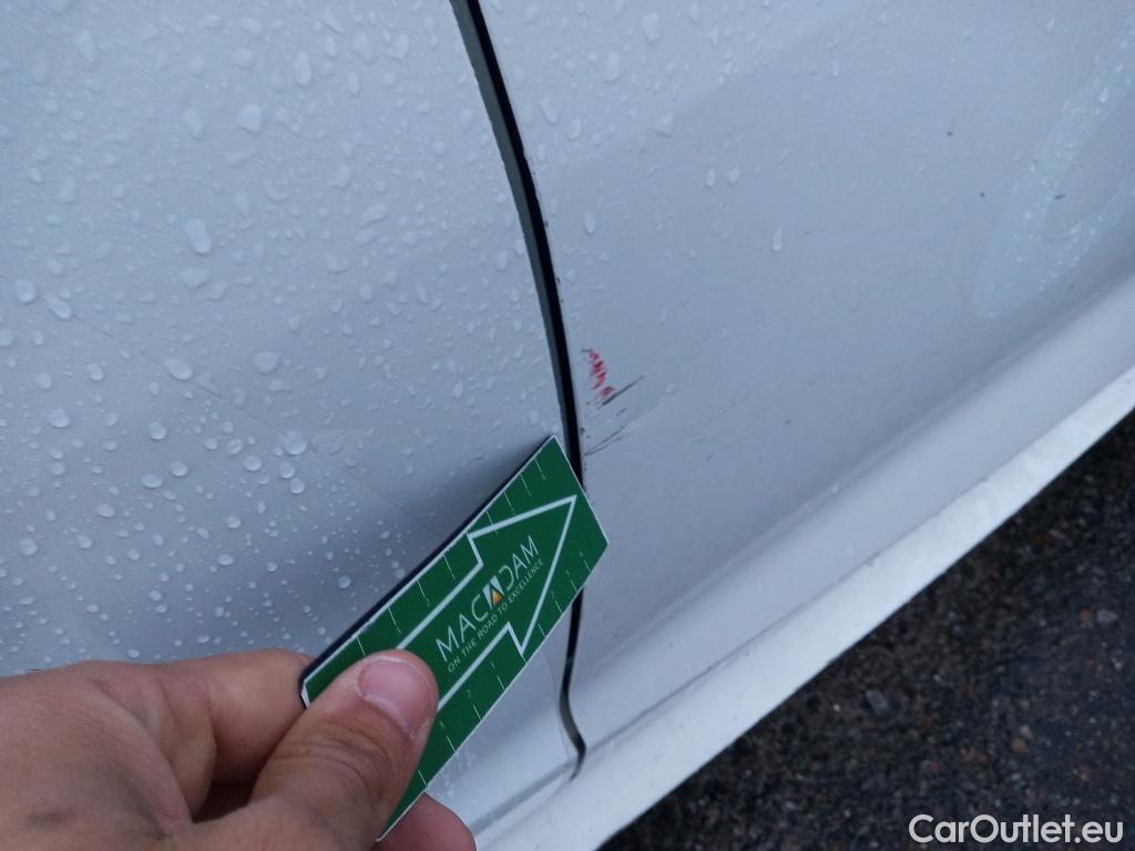  Toyota  Yaris TOYOTA  / 2020 / 5P / berlina con portón 1.5 120H Business Plus #17