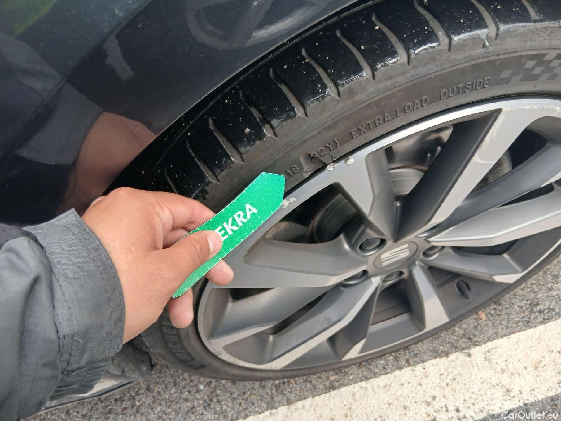  Land Rover  Discovery SEAT Nuevo León / 2020 / 5P / berlina con portón 1.4 e-Hybrid DSG-6 S&S FR Go XL(SP) #27