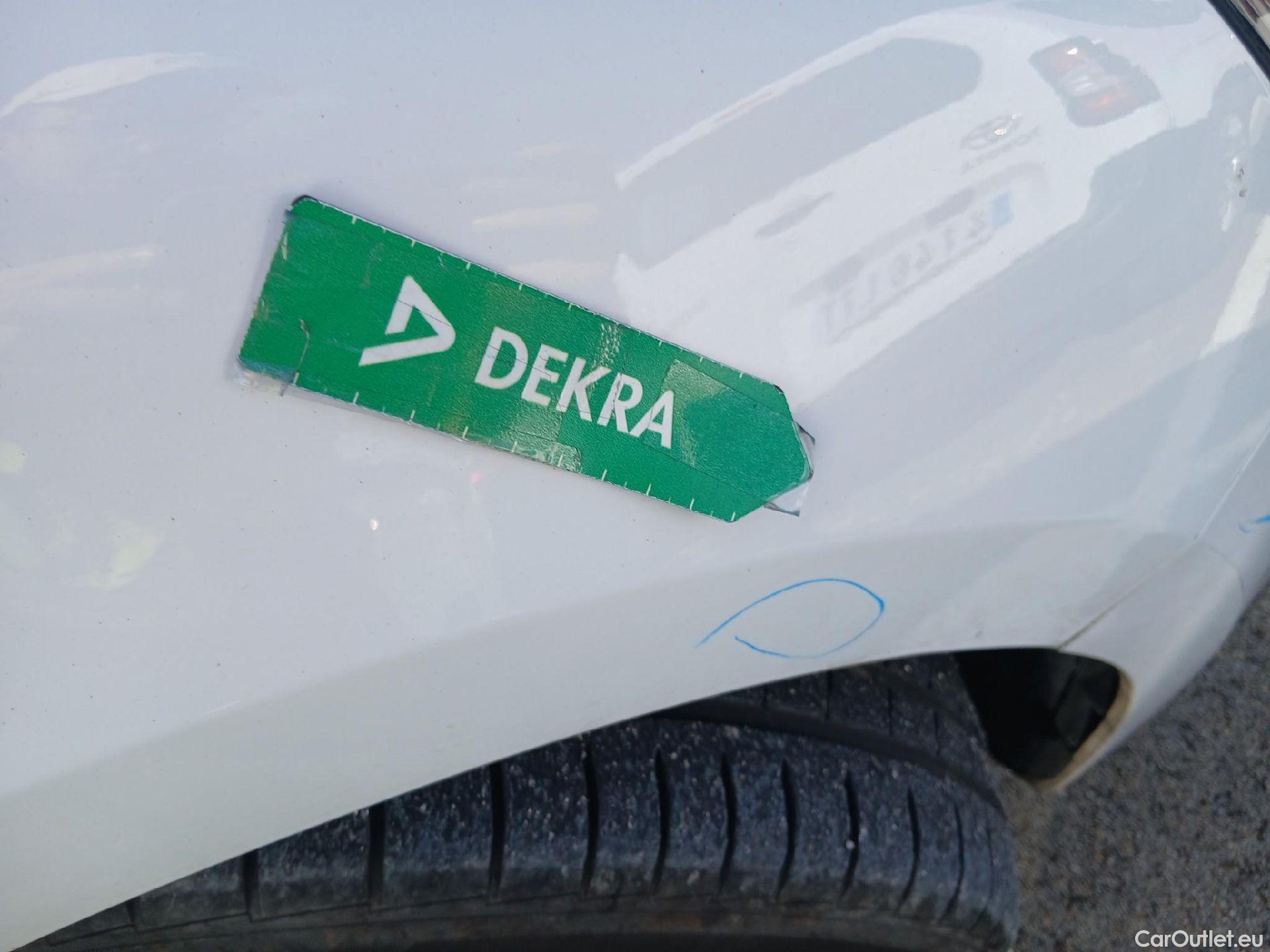  Renault  Clio RENAULT  / 2019 / 5P / berlina con portón Business Blue dCi 63 kW (85CV) #22