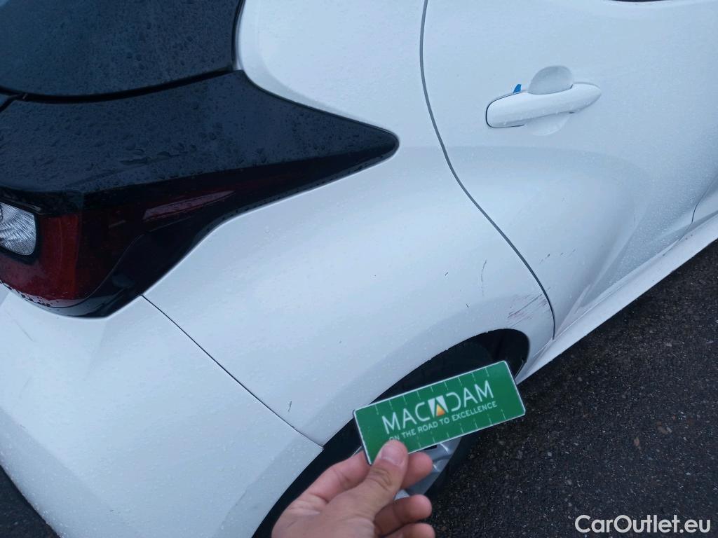  Toyota  Yaris TOYOTA  / 2020 / 5P / berlina con portón 1.5 120H Business Plus #20